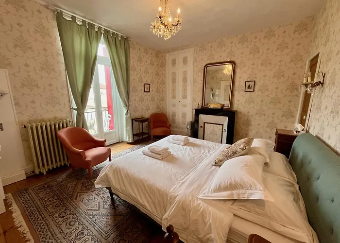 La Source Alojamento de Acomodação e Pequeno-almoço 3*