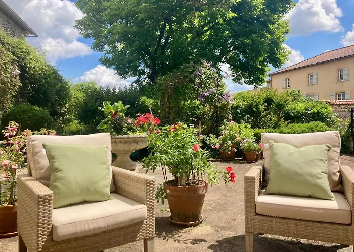 La Source Alojamento de Acomodação e Pequeno-almoço 3*